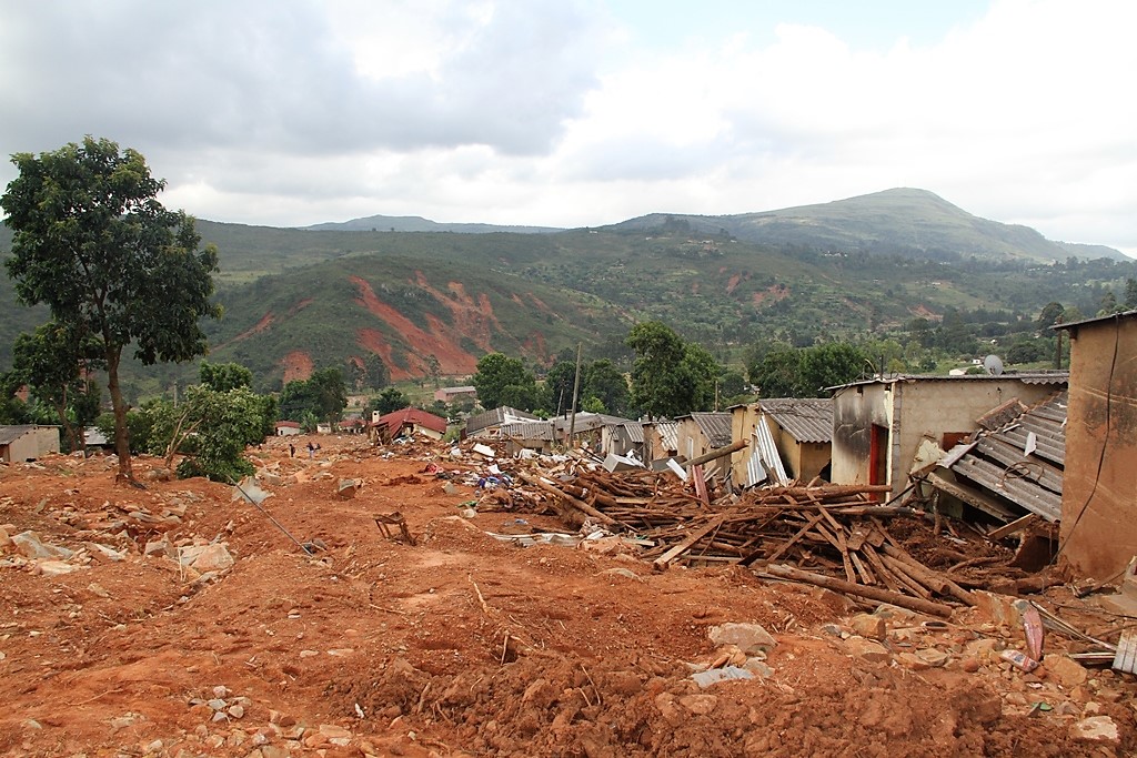 Der Zyklon zerstörte Felder, Häuser und Straßen. Foto:humedica