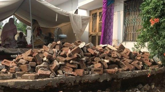 Das Beben zerstörte viele Gebäude oder beschädigte sie so stark, dass sie einsturzgefährdet sind. Foto: PAK Mission