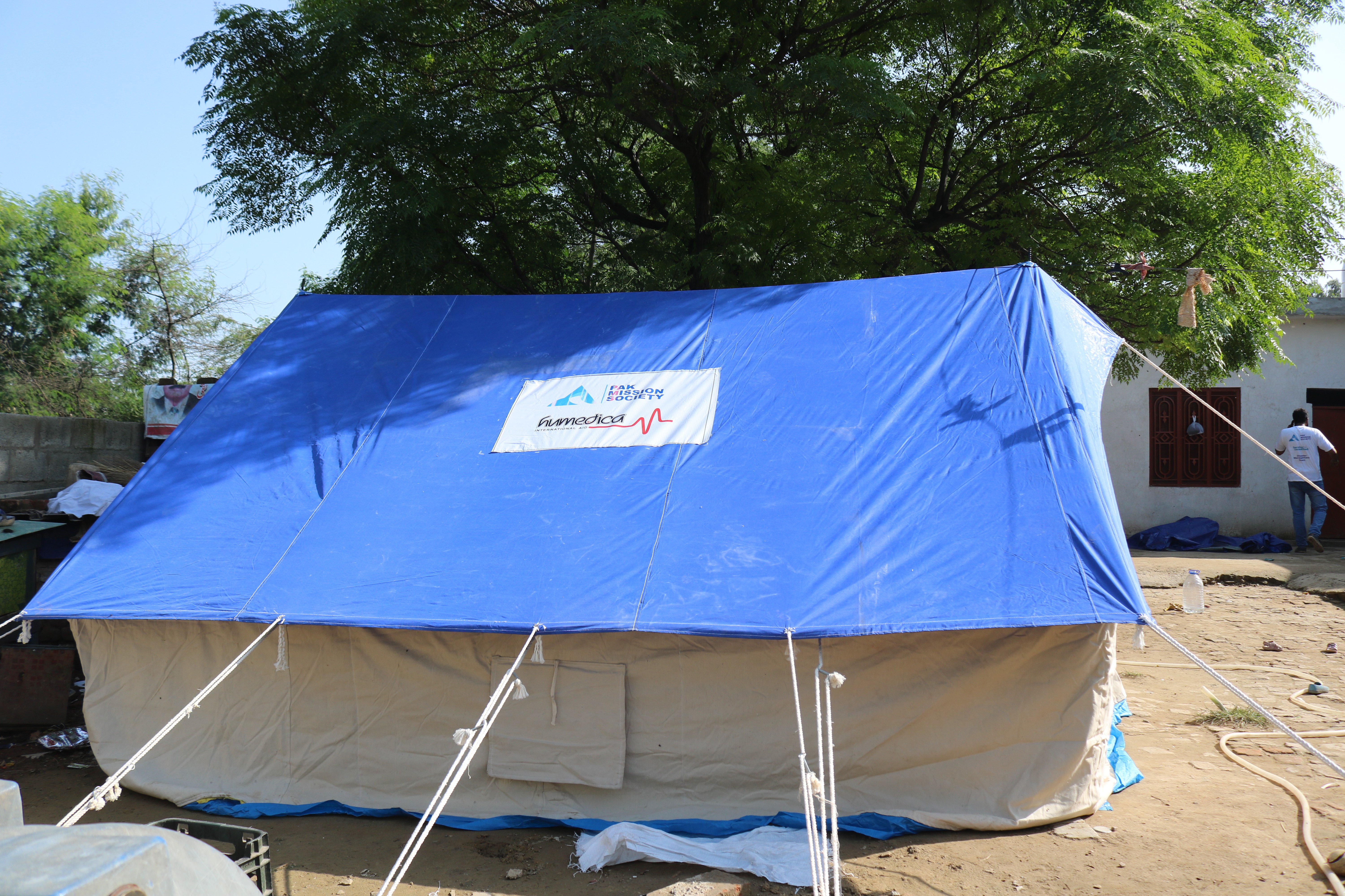 Die Zelte bieten den hilfsbedürftigen Menschen Schutz vor der Witterung. Foto:humedica