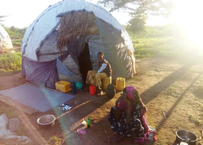 Viele Menschen haben sich in provisorische Hütten gefüchtet. Foto: World Concern