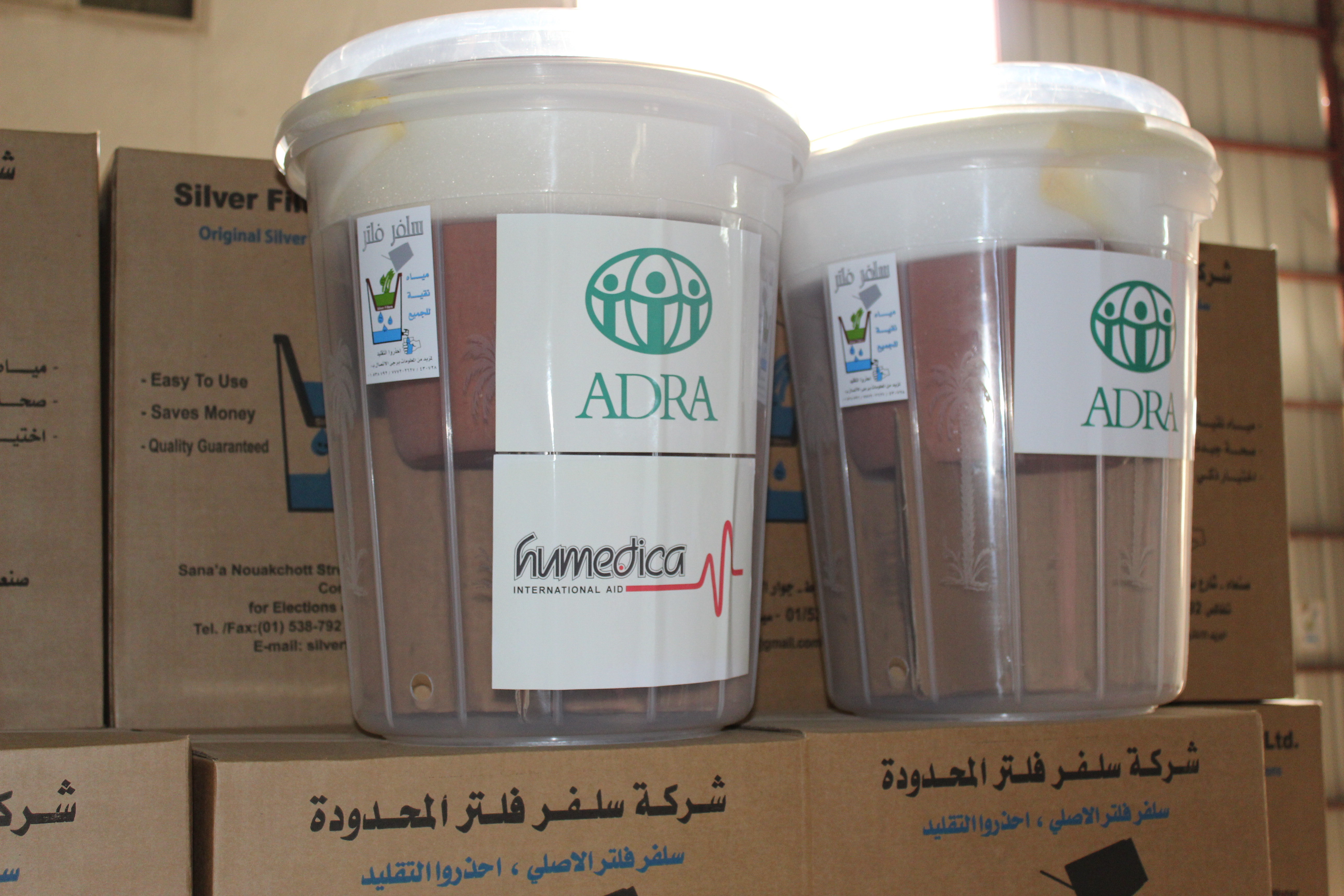 Die Behälter sieben den Dreck aus dem Trinkwasser. Foto: ADRA Jemen