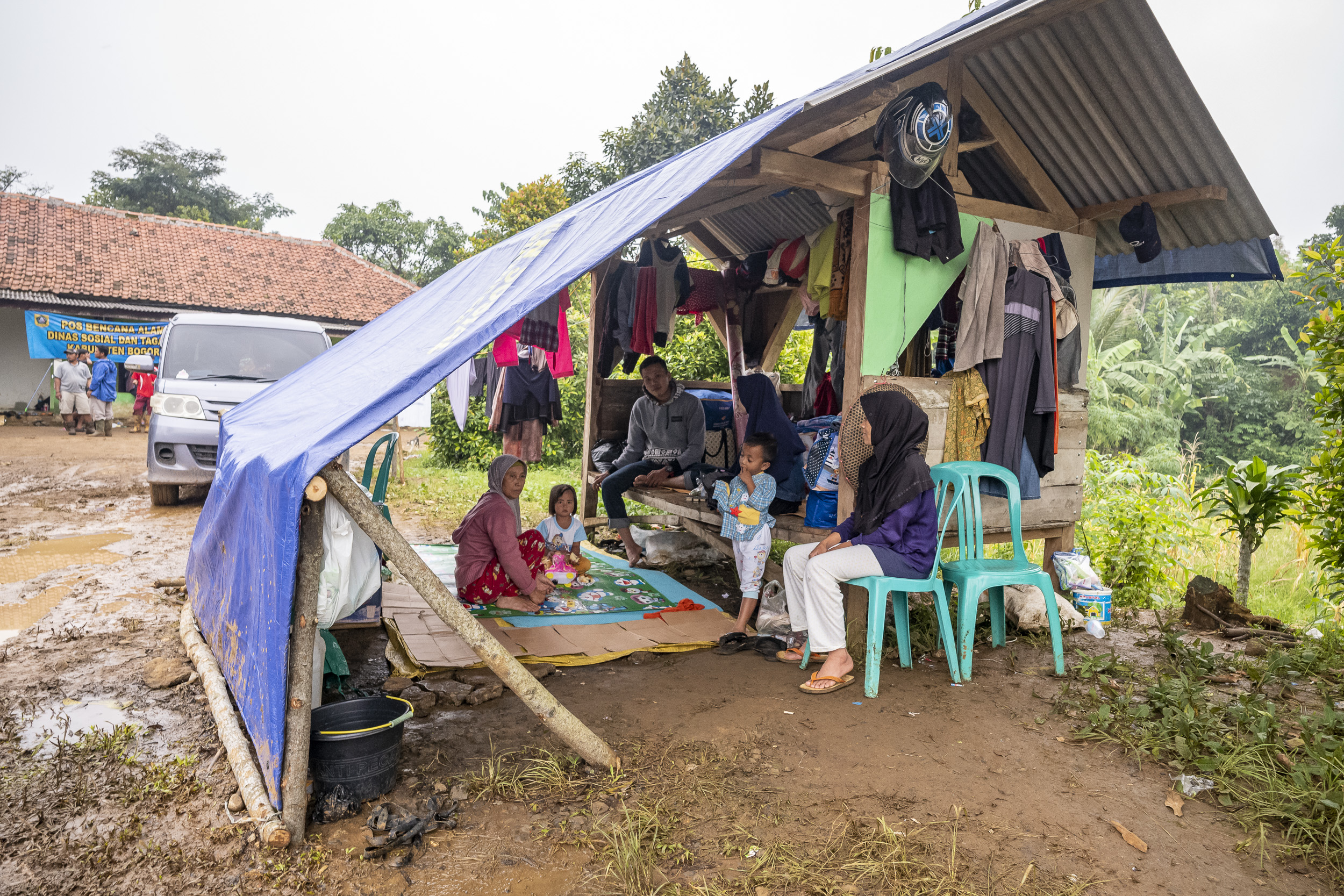 Die Menschen leben in provisorischen selbstgebauten Hütten. Foto: Daniel Reiter,humedica