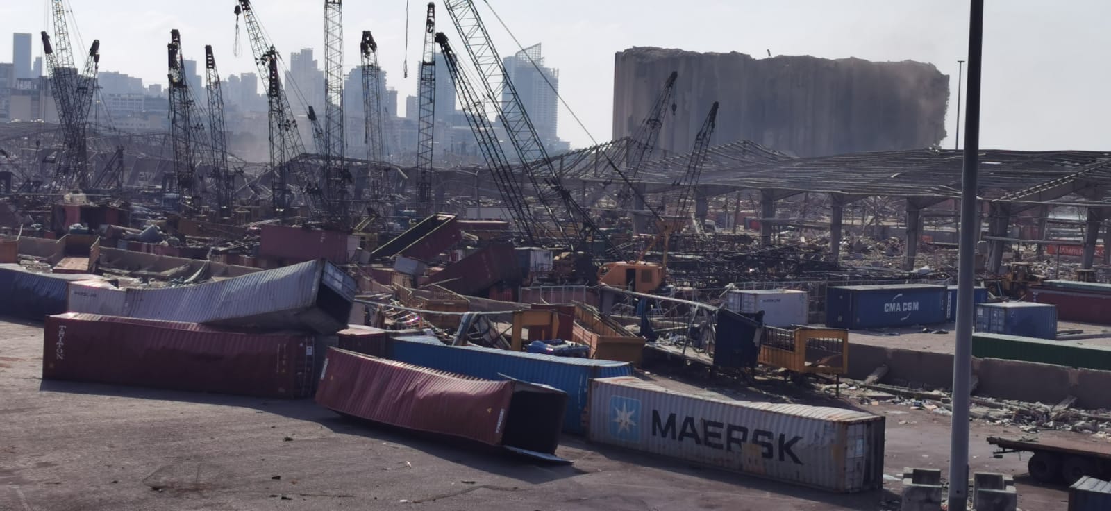 Nicht nur der Hafen wurde zerstört. Auch viele wichtige Einrichtungen wie z.B. Krankenhäuser. Foto:humedica