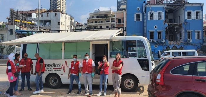 Unmittelbar nach der Explosion war das libanesischehumedica-Team mit dem Klinikbus in Beirut unterwegs. Foto:humedica