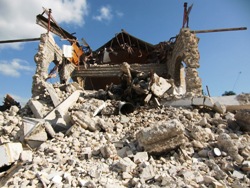 Die Zerstörungen in Leogane übertreffen die sichtbaren Schäden in Port-au-Prince noch. Foto: humedica/Judith Kühl