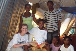 Bitte unterstützen Sie unser Familienpatenschaftsprogramm und schenken den Familien Sicherheit. Foto: humedica/Simon Gelzenleuchter