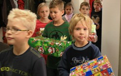 Sammelstelle für Sammelstelle holen ehrenamtliche Fahrer die Geschenke mit Herz bayernweit ab. Foto: humedica/Stefanie Huisgen