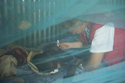 Behandeln in Äthiopien: nachdem Sureka Thanenthiran bereits in Niger und Benin die humedica-Projekte besuchte, folgte vor wenigen Wochen ein Aufenthalt in Äthiopien. Foto: humedica/Sureka Thanenthiran