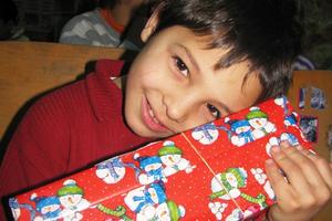 Kinder aus 22 Ländern freuten sich im Jahr 2013 über ihr persönliches „Geschenk mit Herz". Foto:humedica