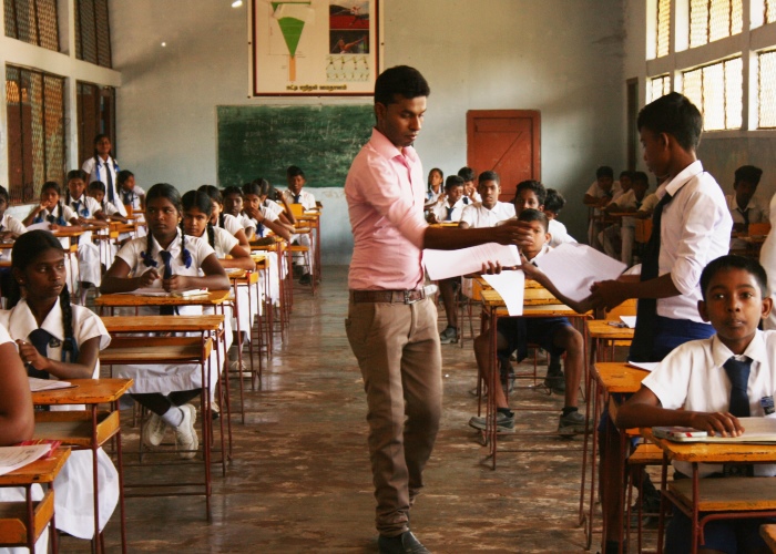 Mit den Learning Centern bietethumedica LankaSchülerinnen und Schüler die Chance auf einen besseren Abschluss mit aussichtsreichen Perspektiven. Foto:humedica