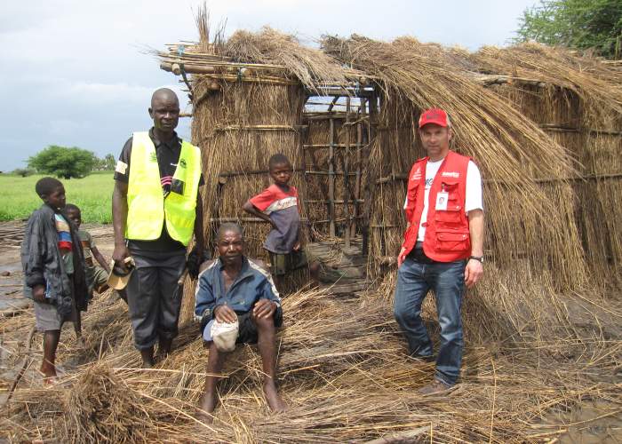 Bereits zum zweiten Mal reistehumedica-Einsatzkraft Heinz Horsch nach einer Naturkatastrophe nach Simbabwe um dort den Betroffenen zur Seite zu stehen. Foto:humedica