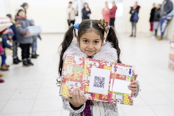 Weihnachtsaktion „Geschenk mit Herz“ sorgt für strahlende Kinderaugen