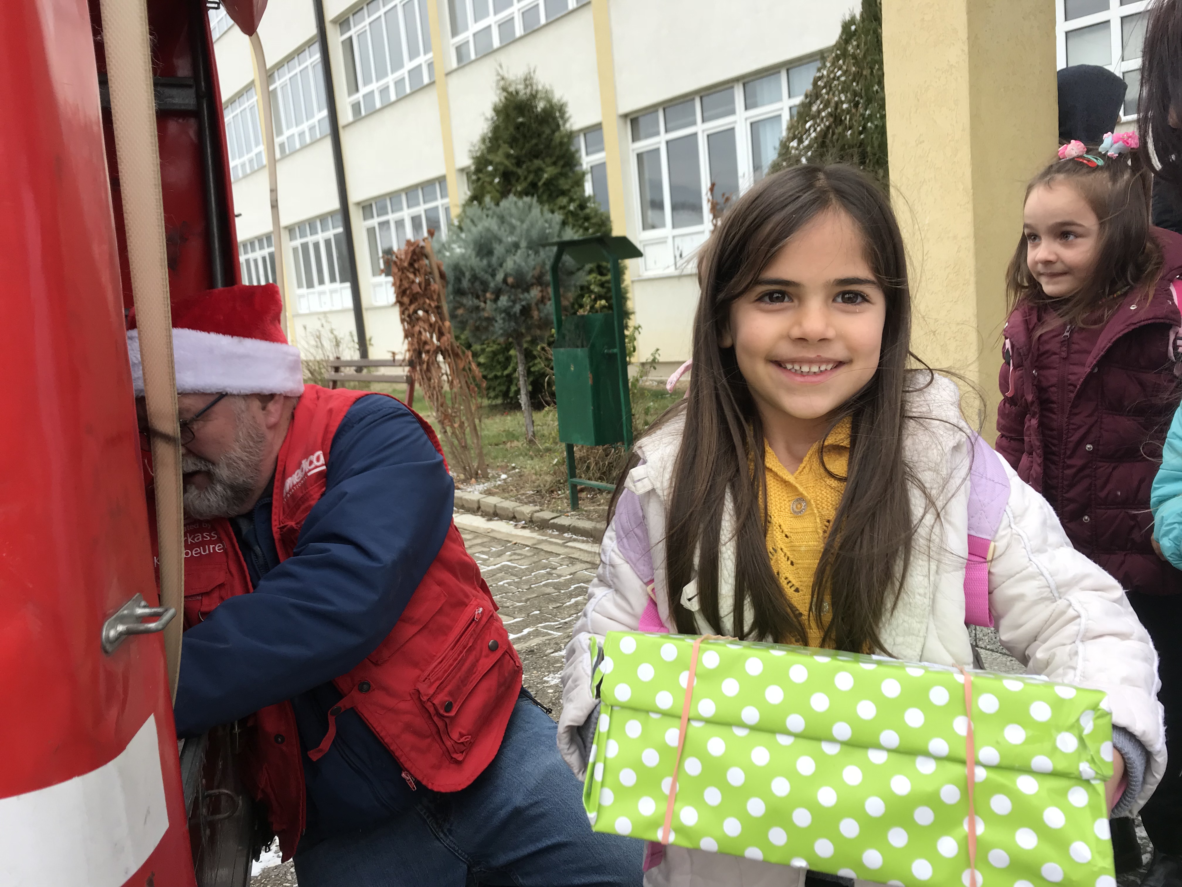 Weihnachtsaktion „Geschenk mit Herz“ sorgt für strahlende Kinderaugen