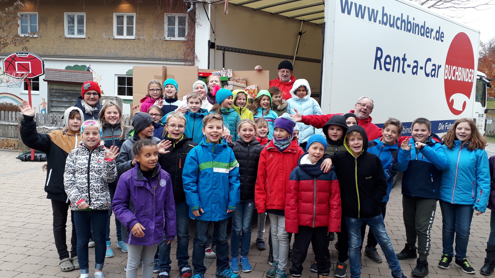 Dank Ihrer Unterstützung macht „Geschenk mit Herz“ weltweit Kindern eine Weihnachtsfreude. Fotos:humedica