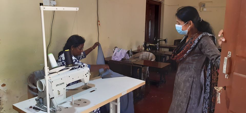 In dieser Näherei werden Schutzmasken genäht. Foto:humedicaLanka