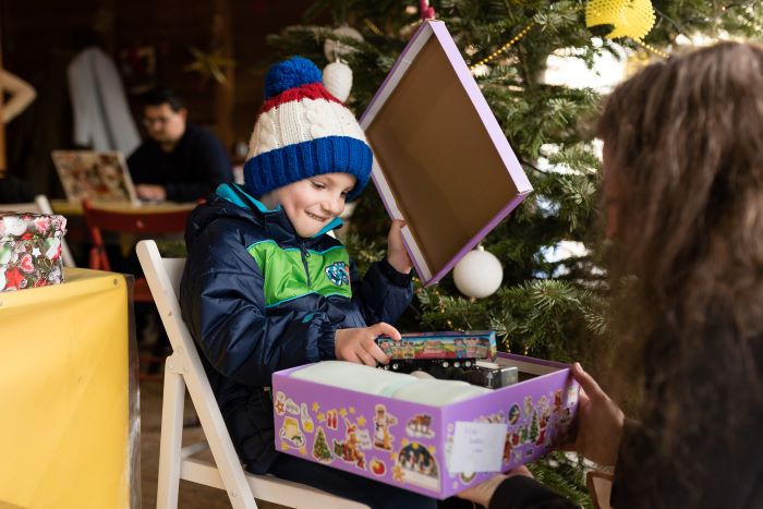 Die Freude über die Geschenke mit Herz ist groß. Foto:humedica