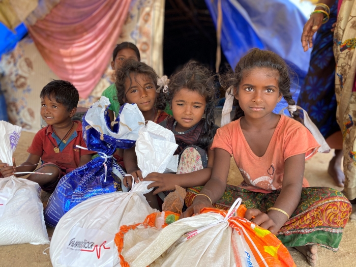 Auch diese indische Familie konnten wir während der Pandemie mit Lebensmitteln versorgen. Foto: humedica